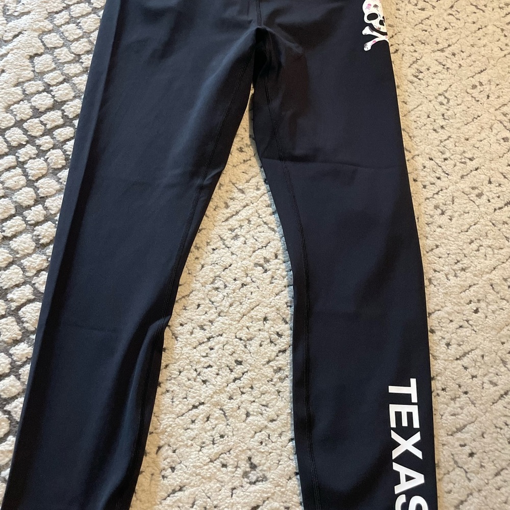 SoulCycle Lululemon skull detail Texas leggings
